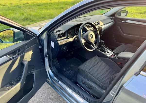 Skoda Superb cena 84000 przebieg: 121800, rok produkcji 2017 z Wrocław małe 172